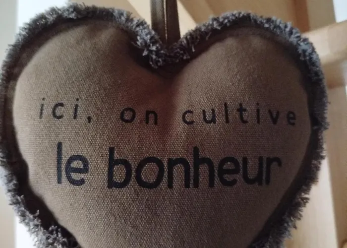 D'hotes Simplement לינה וארוחת בוקר *