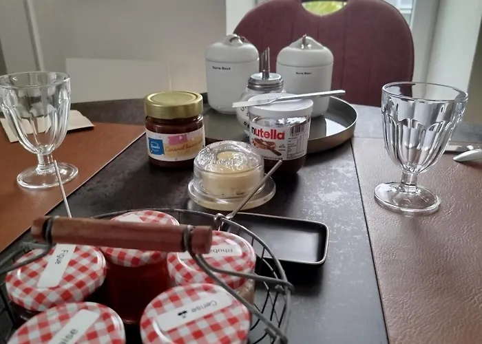 D'hotes Simplement לינה וארוחת בוקר *